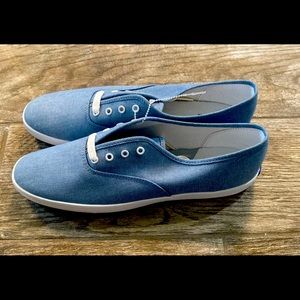 Women’s New Keds comfort arch shoes size 9 light blue in color